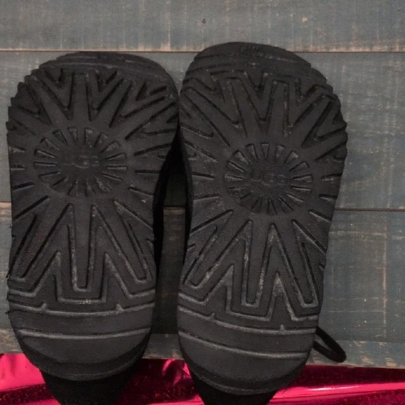 Ugg Australia Classic Black Lace-Up Ankle Boots - Picture 7 of 7